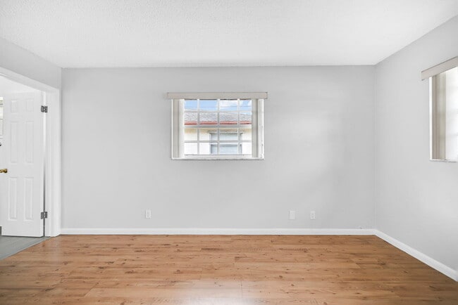 Building Photo - 6542 NW 24th Ct