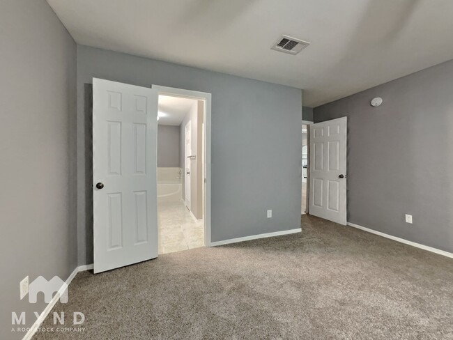 Building Photo - 1816 Sherwood Forest Cir