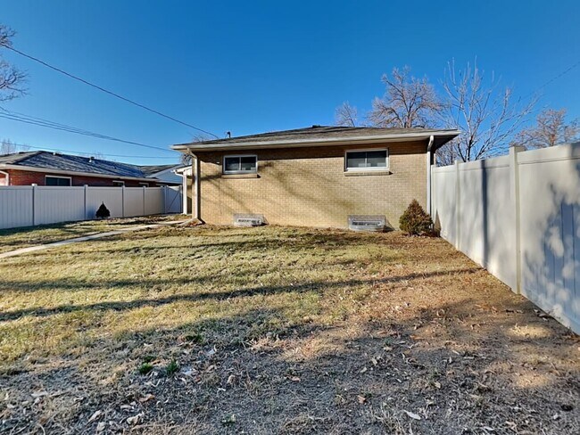Building Photo - 390 Kohl St