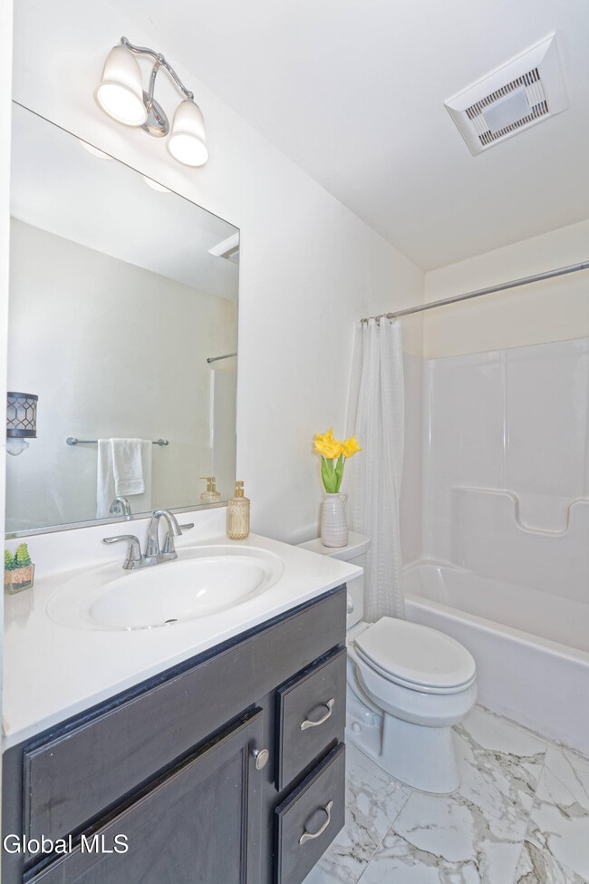 Building Photo - 1 Haywood Ln