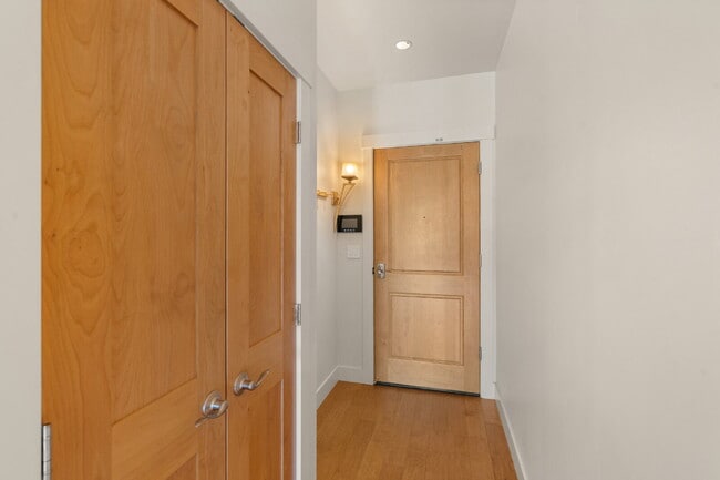 Building Photo - 175 Lithia Way