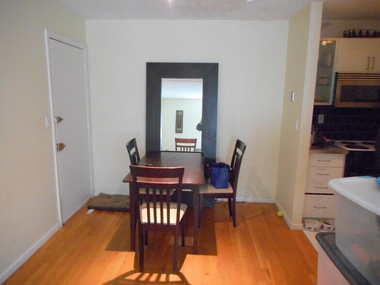 Building Photo - 10 Scottfield Rd