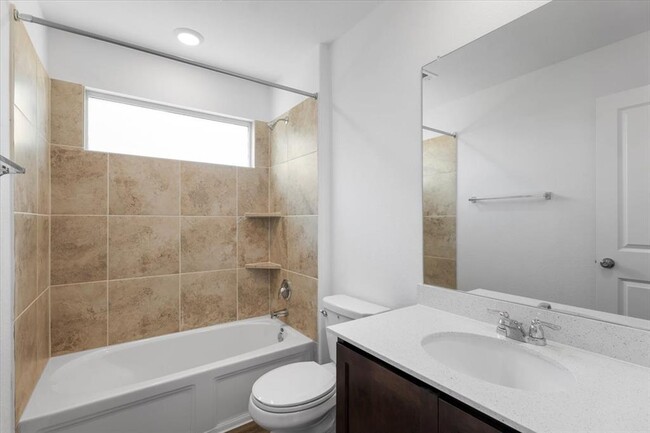 Building Photo - 425 Escondido Cir