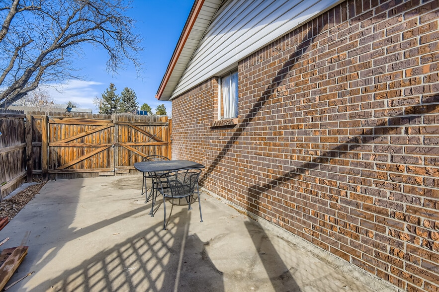 Private patio - 6336 W 71st Pl