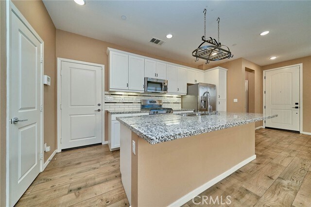 Building Photo - 35879 Landon Ln
