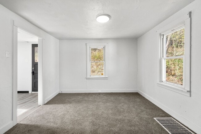 Building Photo - MOVE IN SPECIAL! SCORE HALF OFF 1ST MONTH'...