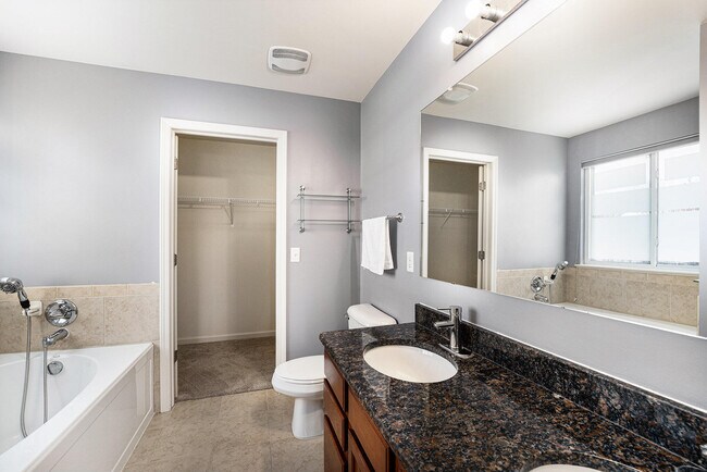 Building Photo - 27106 Ladbroke St