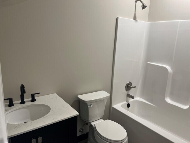 Building Photo - 104 E Market St