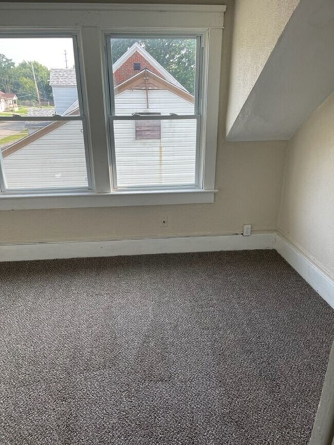 Building Photo - 3074 Toledo Ave