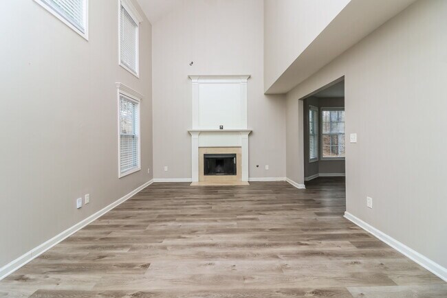 Building Photo - 5701 Castlebrook Dr