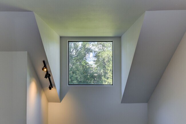 Building Photo - PRICE DROP! + MOVE IN SPECIAL!! 2 Bedroom Condo in Great Location with Pool and Underground Parking!