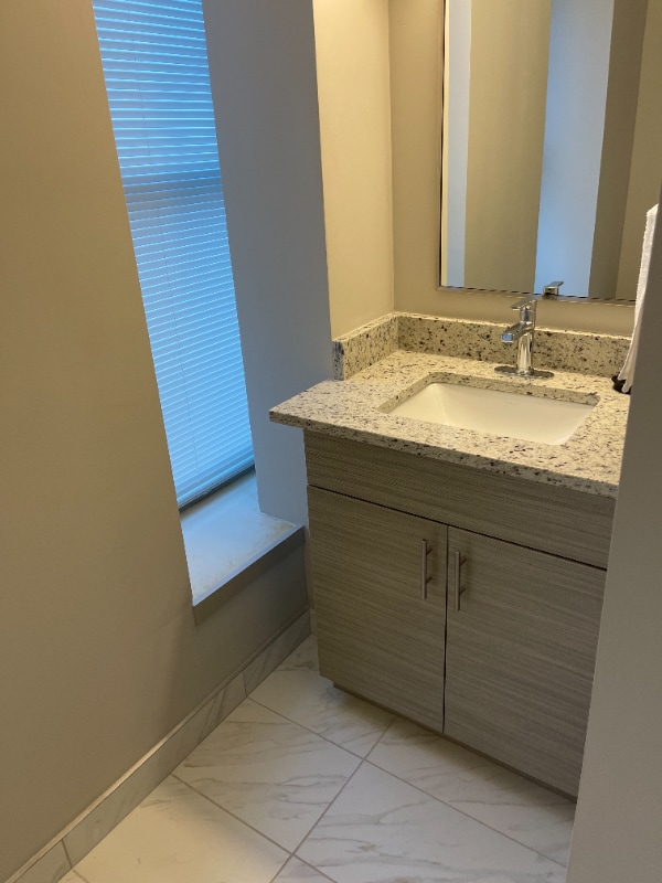 Building Photo - 1417 W 9th St