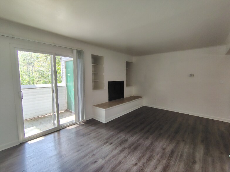Primary Photo - 600 Reusens Rd
