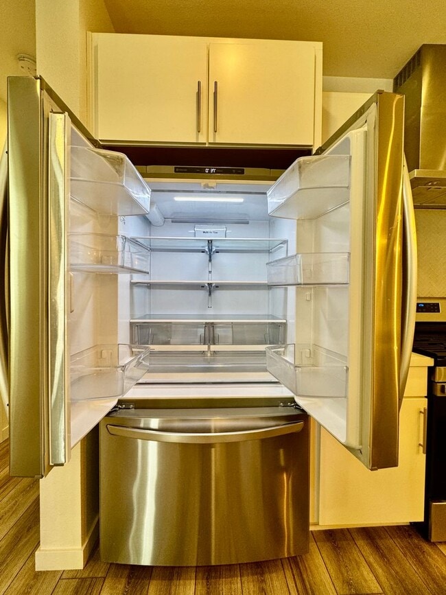 Building Photo - NEWER 2 BED, 2.5. BATH TOWNHOME IN BROADWAY AREA OF SACRAMENTO