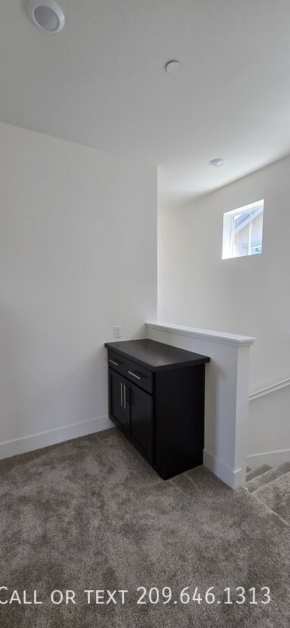 Building Photo - 1695 Placer Pl