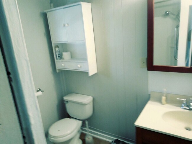 Building Photo - Adorable 2 Bed/1 Bath Single Story Home - Statesville - Covered Front Porch - Back Deck - Washer/...