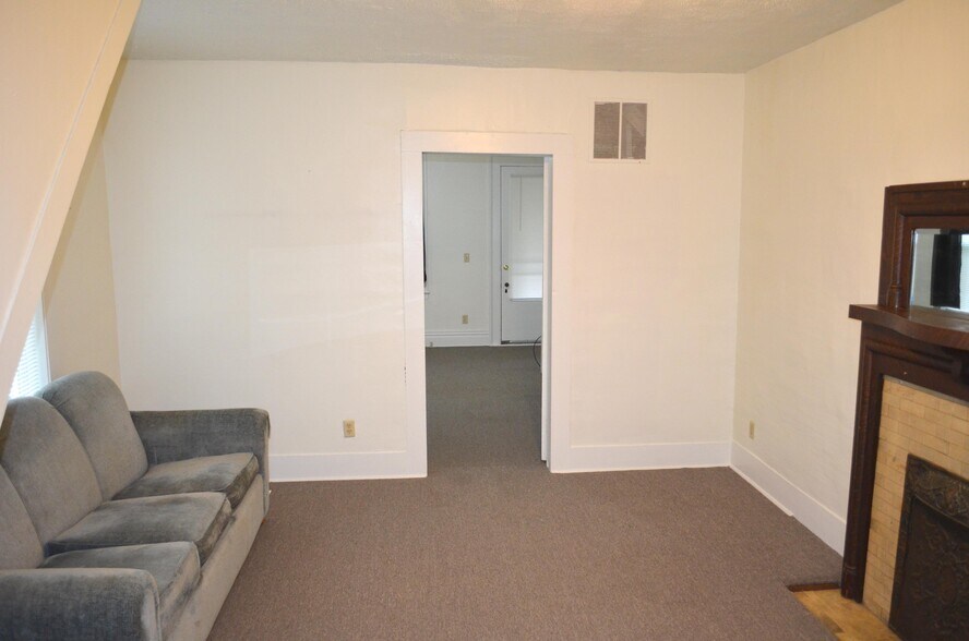 Building Photo - 17360 Riverside Dr