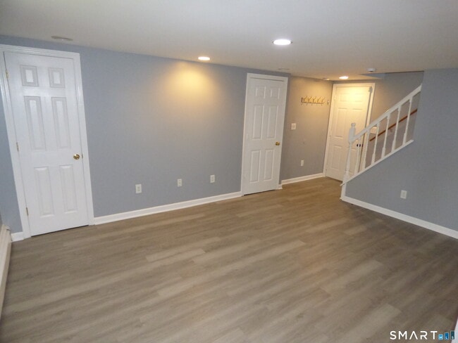 Building Photo - 7 Ridge Ln