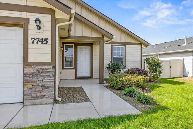 Building Photo - Charming 3 Bedroom Home in Nampa _ Pet Fri...