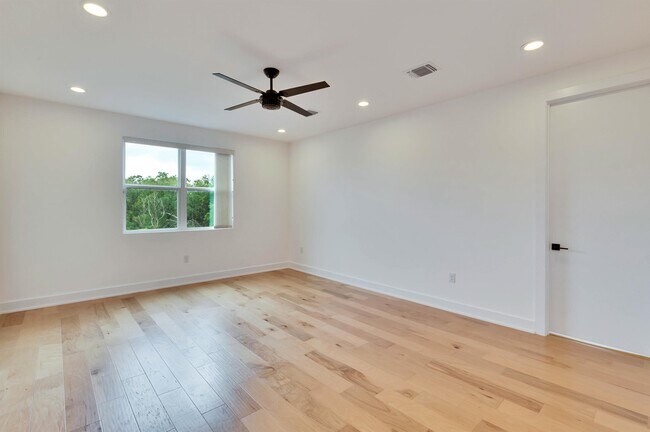 Building Photo - 5816 Harold Ct