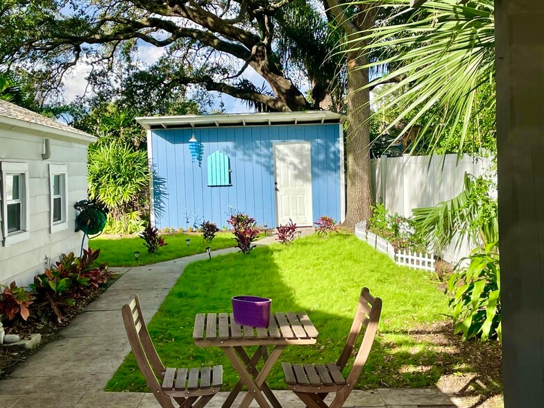 backyard - 3319 W Paul Ave