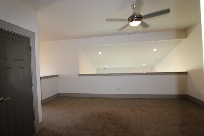 Building Photo - 1271 E Lone Creek Dr