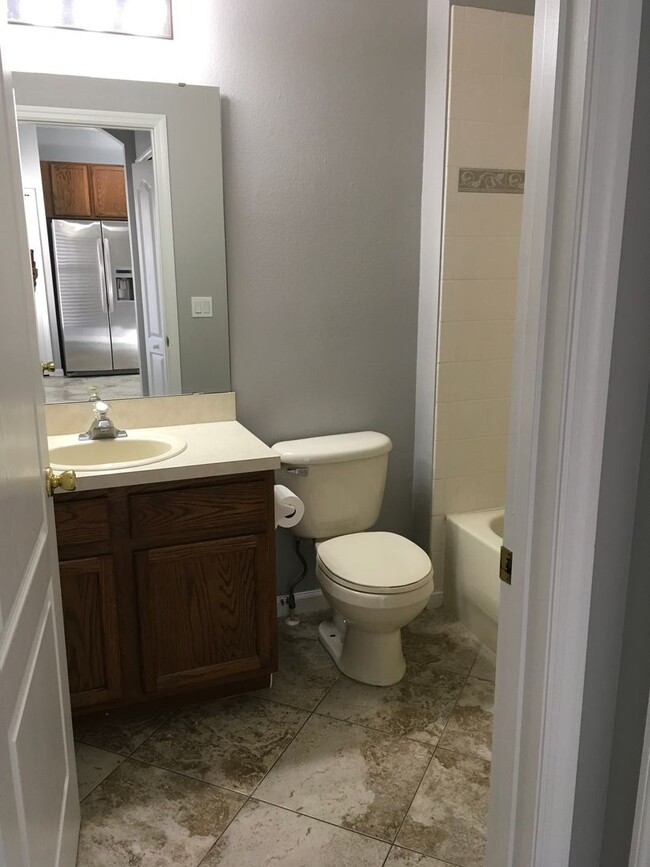Building Photo - Townhome in Avalon Park