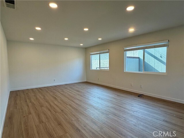 Building Photo - 1114 W 163rd St