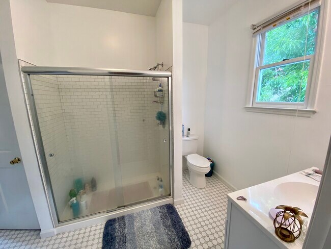 Building Photo - 79 Smith St