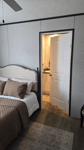 Building Photo - 5928 Pit Rd