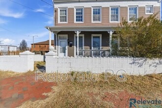 Building Photo - 2820 Q St