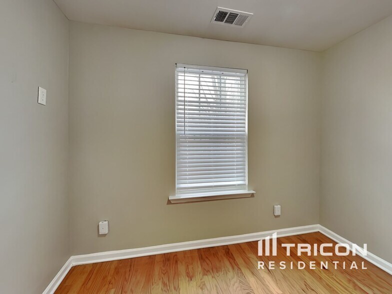 Building Photo - 223 Brookhaven Ct