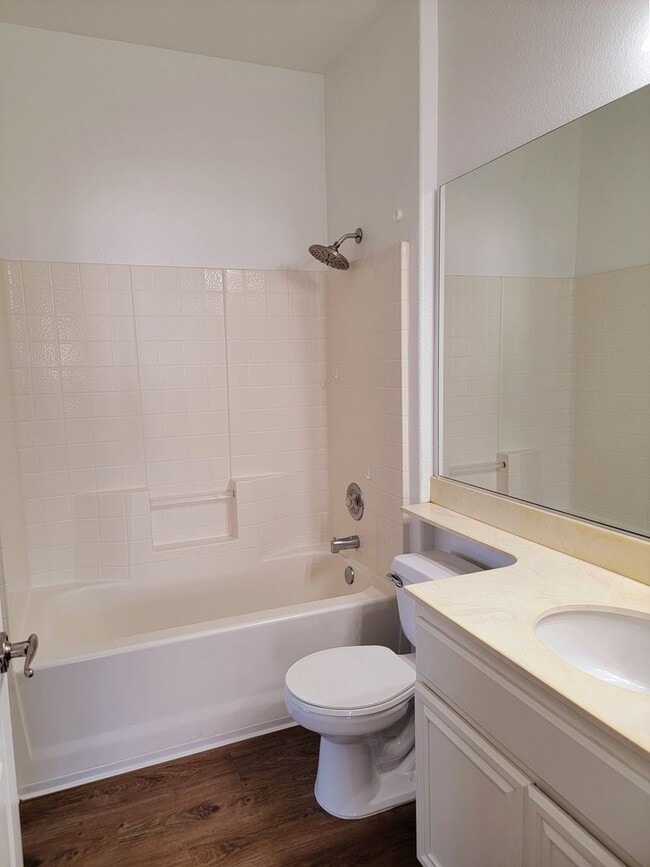 Building Photo - New Vinyl Flooring and Fresh Paint! 2 Bedr...