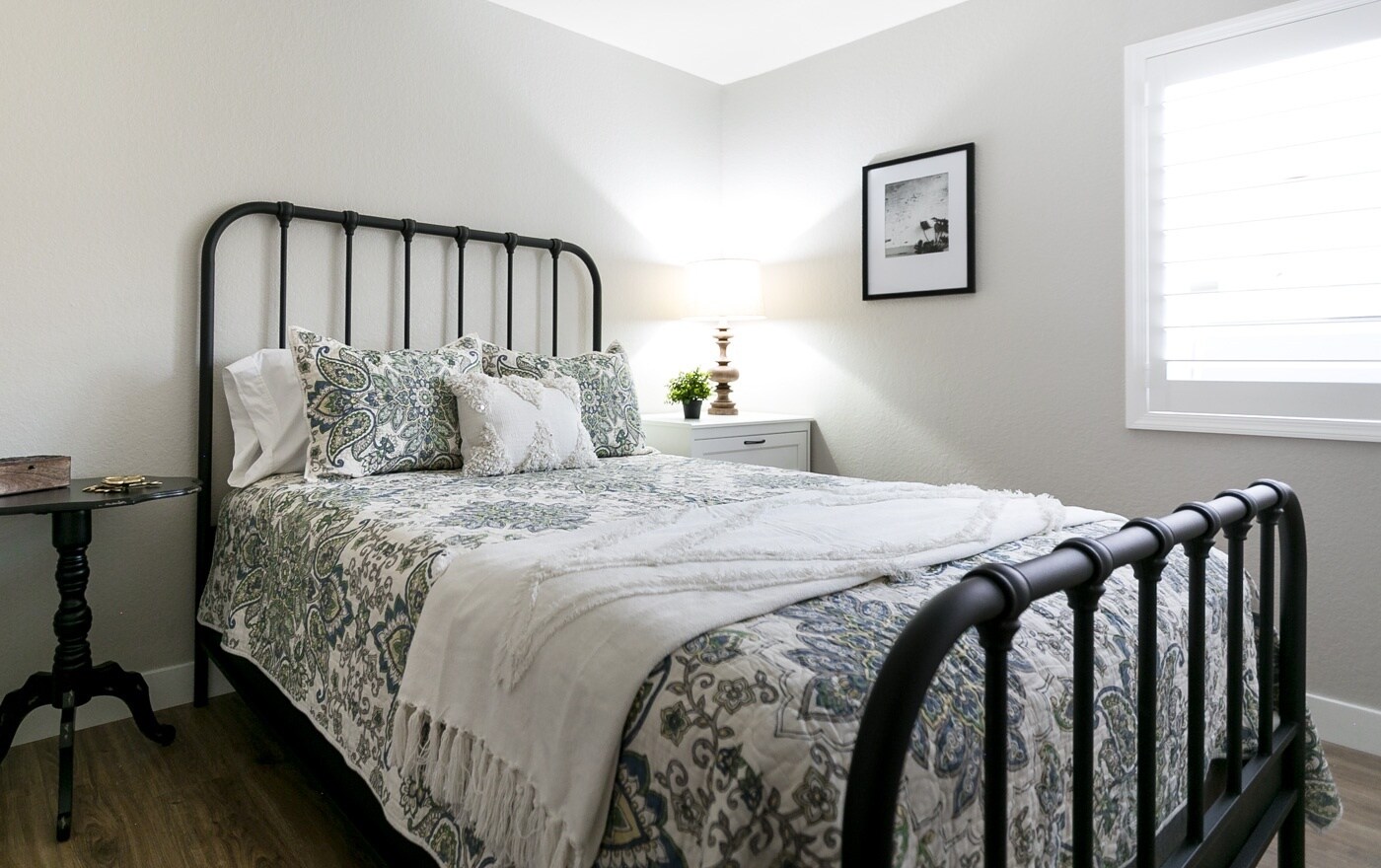 2nd Bedroom Queen Bed - 413 E Harwell Rd