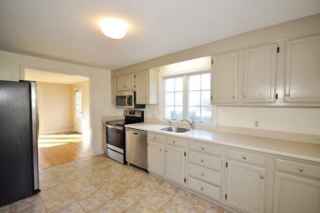 Building Photo - 15 Seaborn Pl