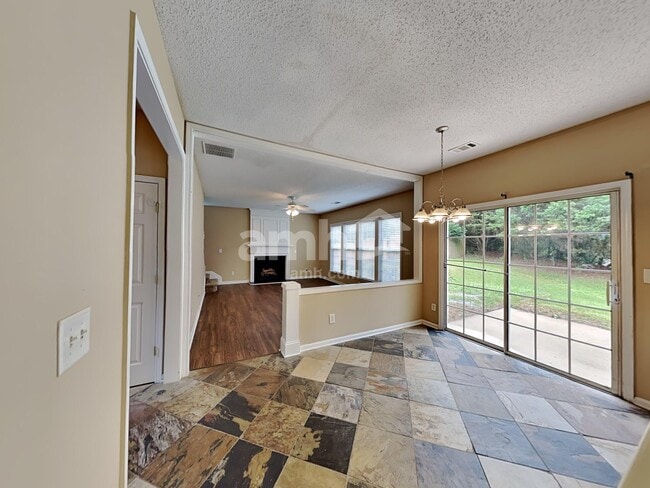 Building Photo - 607 Wallnut Hall Trl