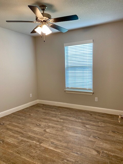 Building Photo - 5601 Sapphire Dr