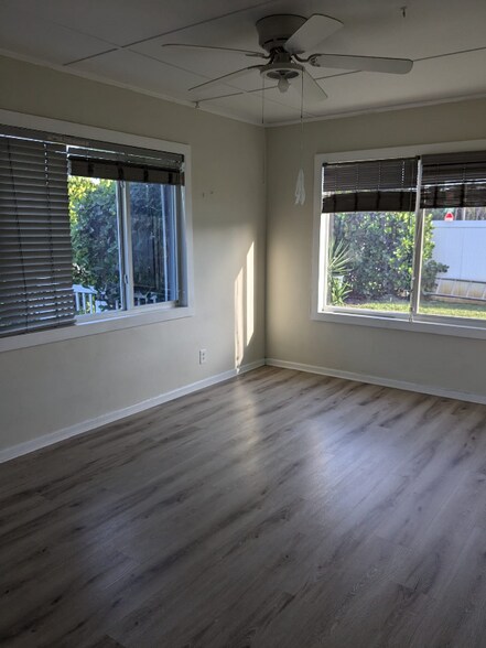 Building Photo - 305 3rd St