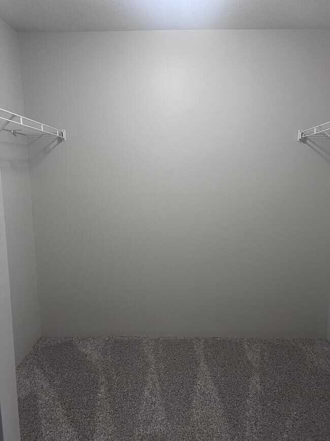 Building Photo - BG0923