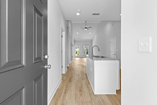 Building Photo - 217 Lenox Cir