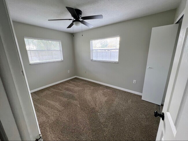 Building Photo - 4865 Darwood Dr