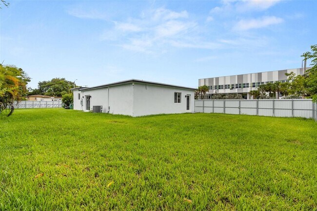 Building Photo - 14801 NW 5th Ave