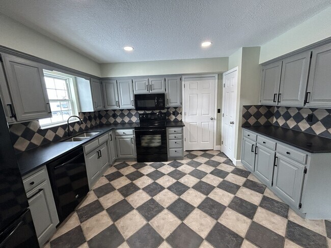 Building Photo - 2312 W Birch St