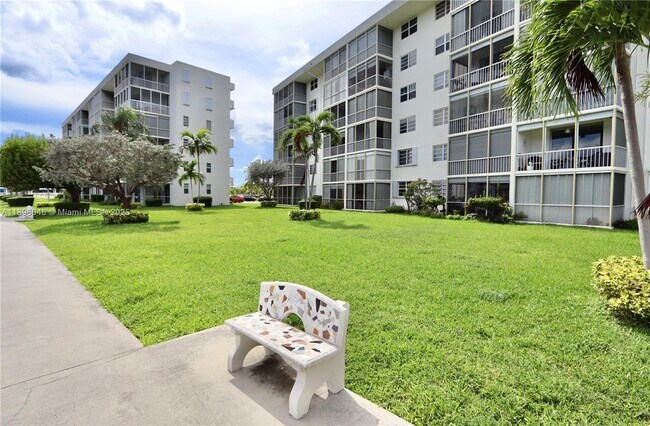 Building Photo - 3020 Marcos Dr