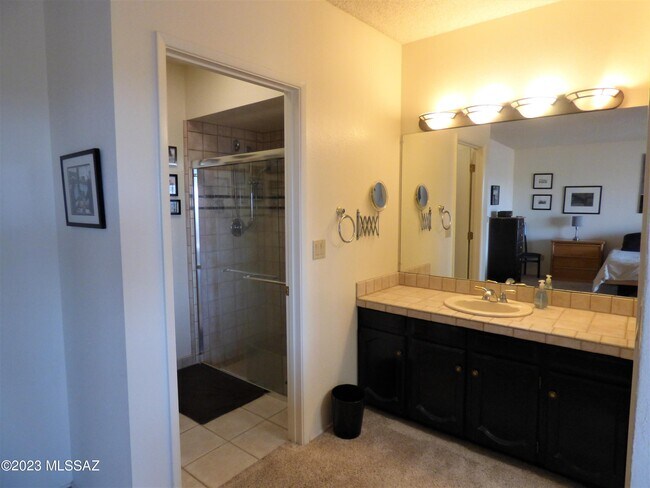 Building Photo - 5300 N Montezuma Trail