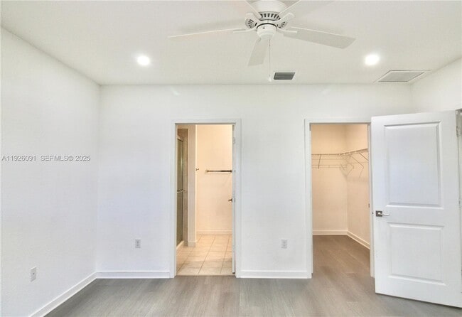 Building Photo - 561 NE 6th Pl