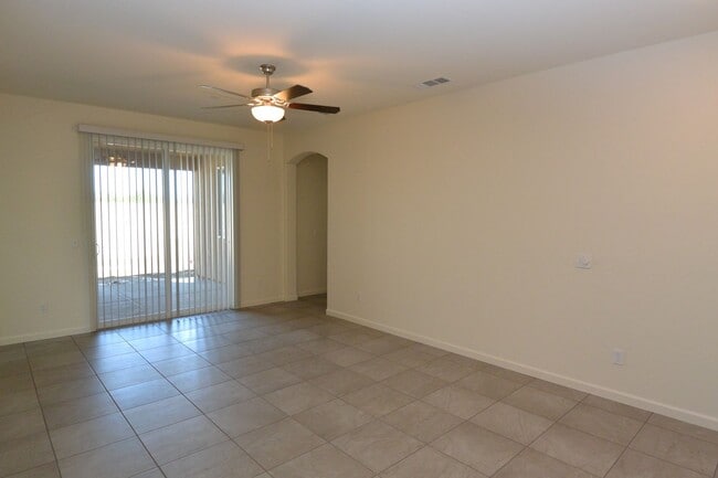 Building Photo - Newer northwest Visalia home in Ashton Park Gated Community