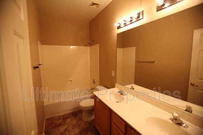 Building Photo - 9453 W Frank Ave