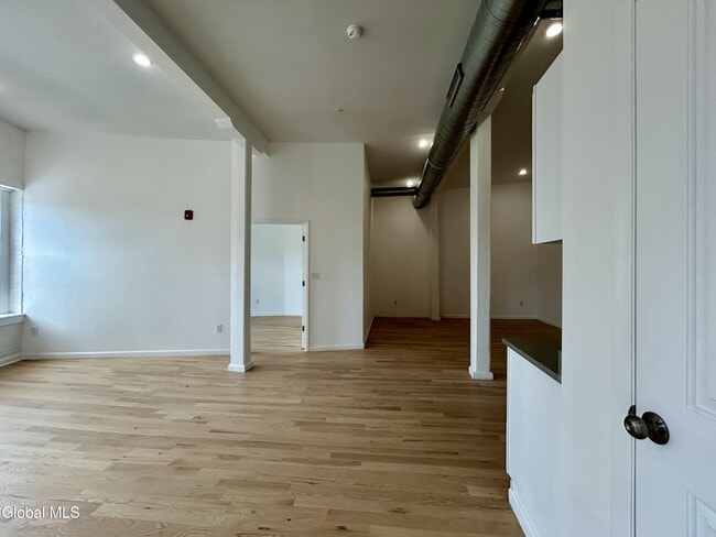 Building Photo - 155 River St