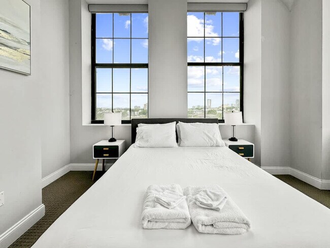 Building Photo - 1421 N 5th St